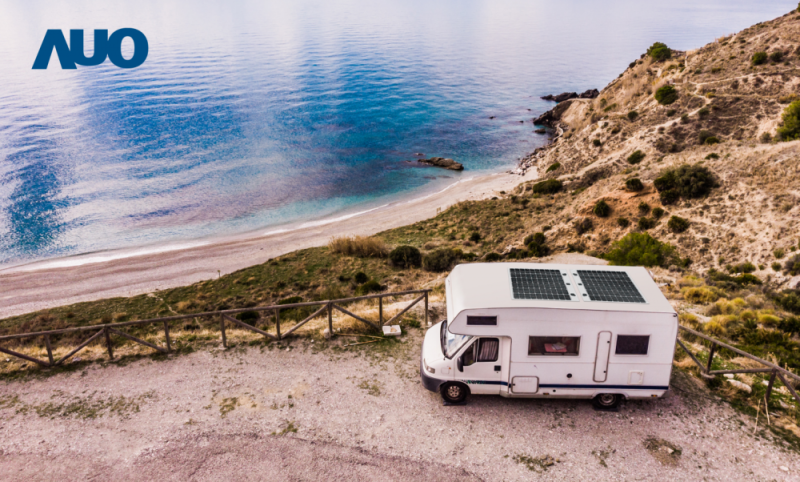 「可撓輕量化太陽光電板SunCurva」使用輕量特殊耐候型複合板取代傳統太陽能板的玻璃前板，不僅降低70%重量，每米平方僅3Kg；具有抗衝擊性能及通過電磁相容性測試，可應用於交通運輸工具，如露營車、遊艇等